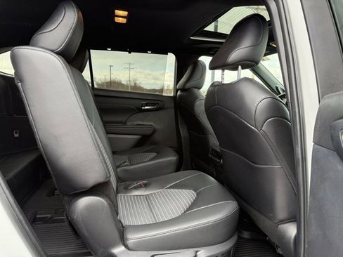 Certified 2024 Toyota Highlander XSE AWD/4WD image 16