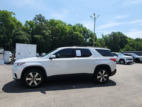 Used 2021 Chevrolet Traverse LT w/ LT Premium Package FWD image 2