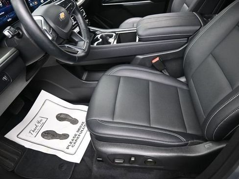 Used 2025 Chevrolet Traverse LT image 15