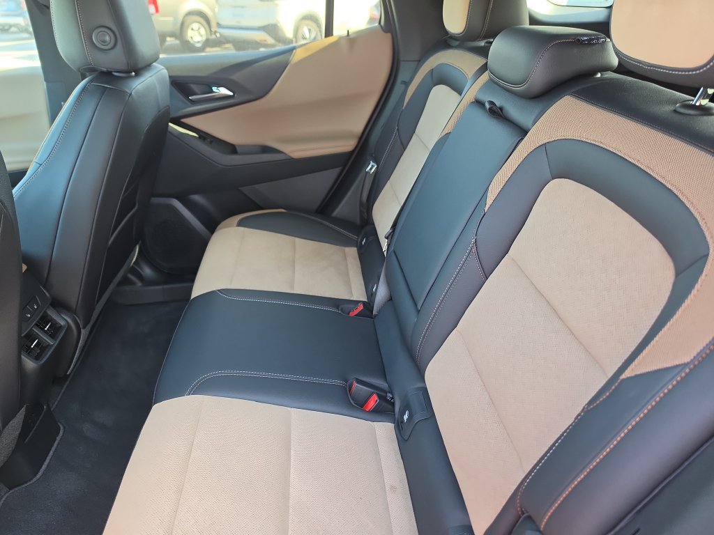 Used 2025 Chevrolet Equinox ACTIV w/ Safety and Technology Package FWD image 12