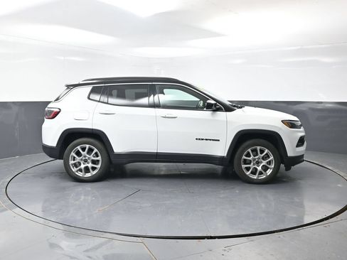 Used 2025 Jeep Compass Limited AWD/4WD image 3