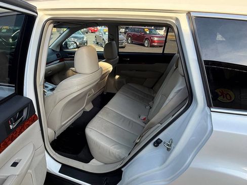 Used 2011 Subaru Outback 2.5i Limited w/ PWR Moonroof Pkg image 9