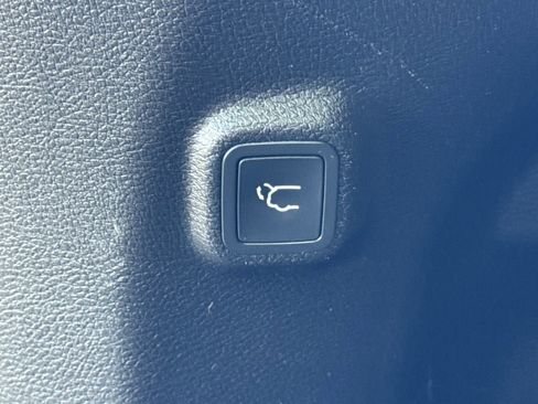 Used 2019 Jeep Cherokee Limited image 26