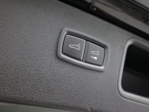 Used 2018 Porsche Macan AWD/4WD image 35