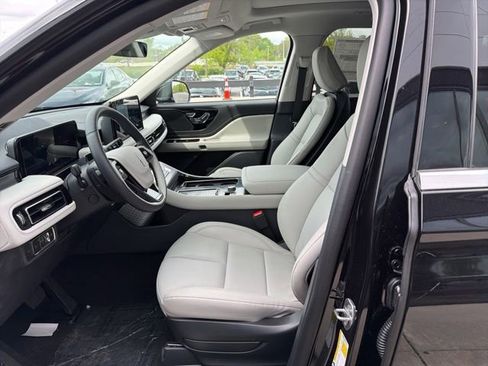 New 2026 Lincoln Aviator AWD image 13