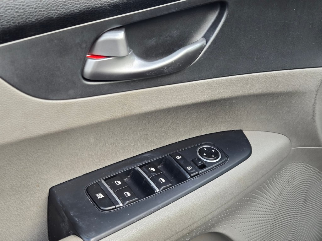 Used 2019 Kia Forte LXS FWD image 19