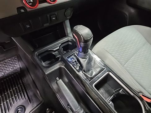 Used 2022 Toyota Tacoma SR image 17