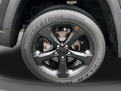 Certified 2023 Jeep Grand Cherokee Altitude image 37