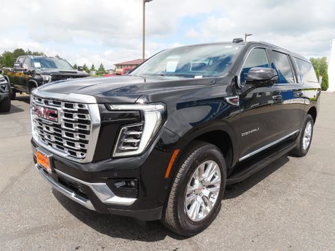 Used 2025 GMC Yukon XL Denali AWD/4WD image 3