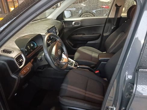 Used 2025 Hyundai Venue SEL image 4