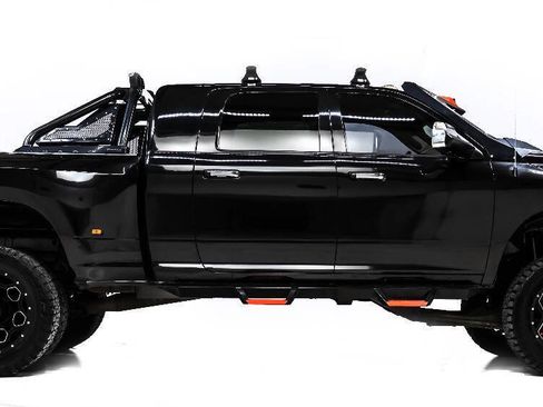 Used 2018 RAM 3500 Laramie image 5