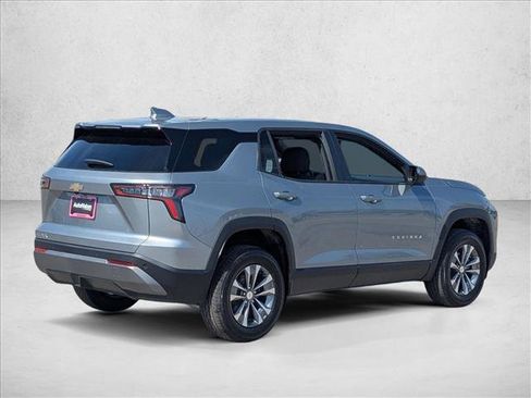 New 2026 Chevrolet Equinox LT image 2