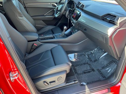 Certified 2025 Audi Q3 2.0T Premium w/ Black Optic Sport Package image 13