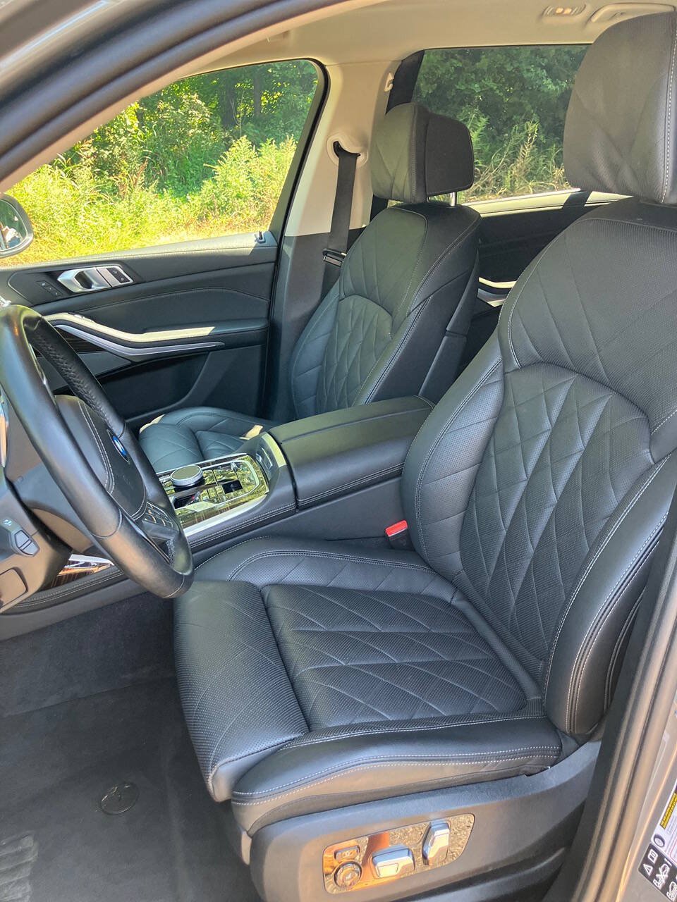 Used 2025 BMW X7 xDrive40i w/ Premium Package AWD/4WD image 11