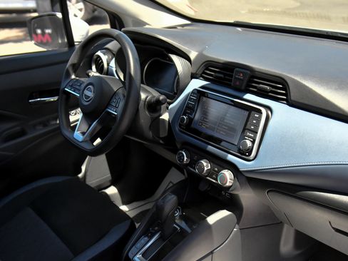 Used 2025 Nissan Versa SV FWD image 38