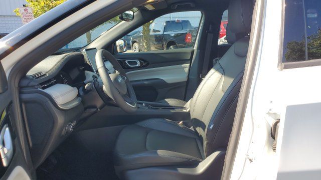 Certified 2025 Jeep Compass Limited AWD/4WD image 5