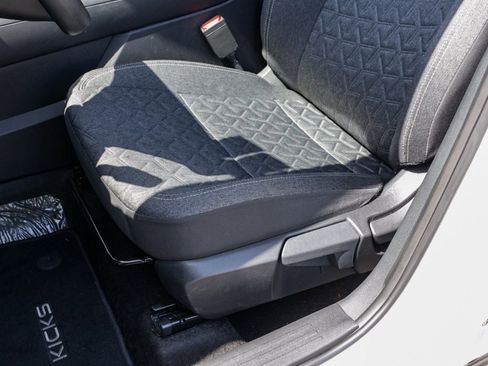 Used 2025 Nissan Kicks SV FWD image 17
