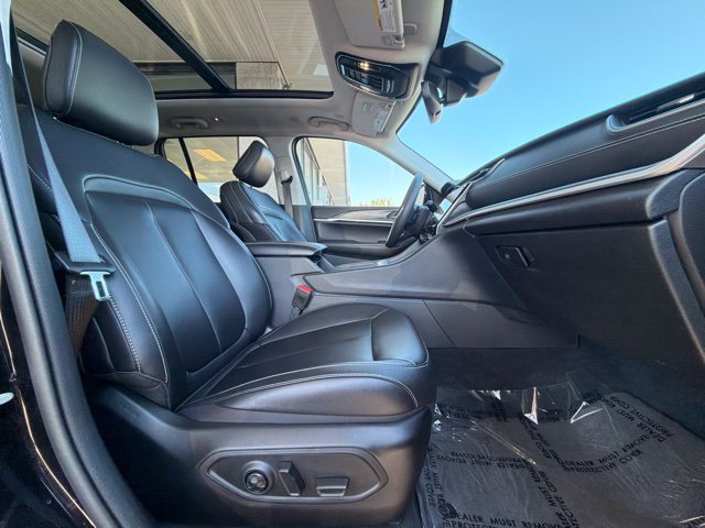 Used 2023 Jeep Grand Cherokee Limited w/ Black Appearance Package AWD/4WD image 22