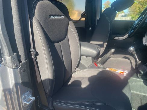 Used 2017 Jeep Wrangler Rubicon w/ Power Convenience Group image 18