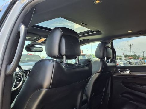 Used 2020 Jeep Grand Cherokee Limited AWD/4WD image 12