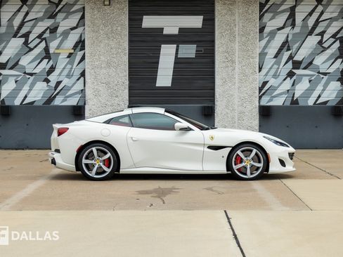 Used 2019 Ferrari Portofino RWD image 17