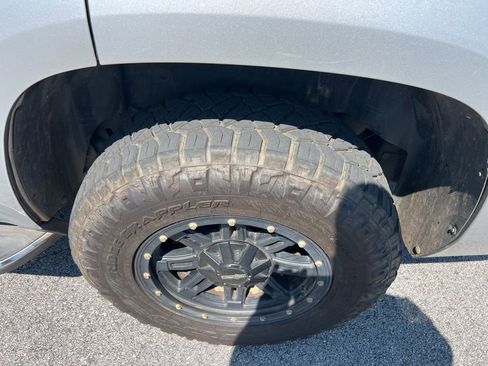 Used 2010 GMC Yukon Denali image 5