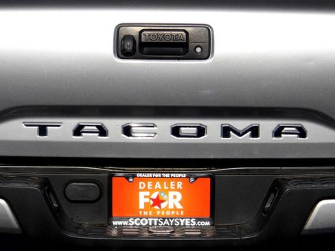Used 2020 Toyota Tacoma SR image 7