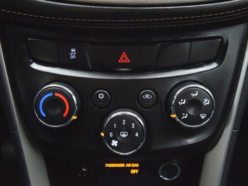 Used 2020 Chevrolet Trax LS image 26