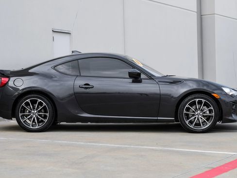 Used 2019 Toyota 86 image 3