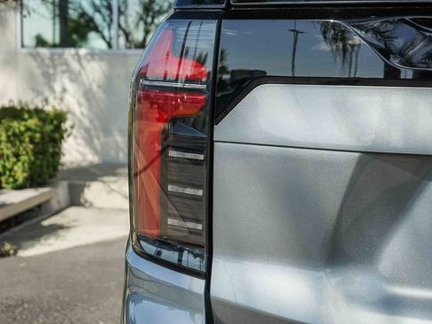 Used 2025 Chevrolet Tahoe Z71 image 7