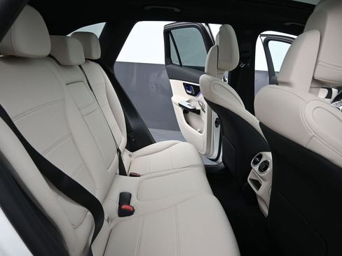 Used 2024 Mercedes-Benz GLC 300 4MATIC image 24