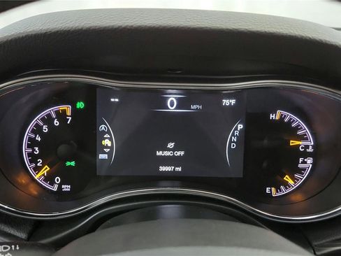 Used 2020 Jeep Grand Cherokee Laredo image 27