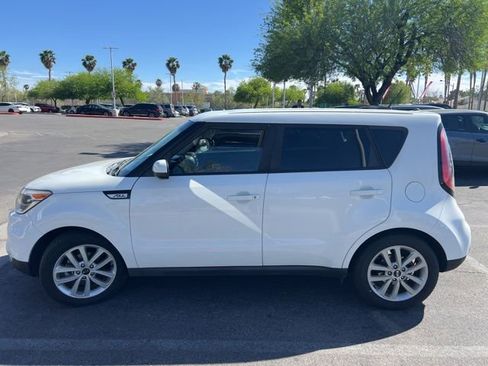 Used 2018 Kia Soul + image 8