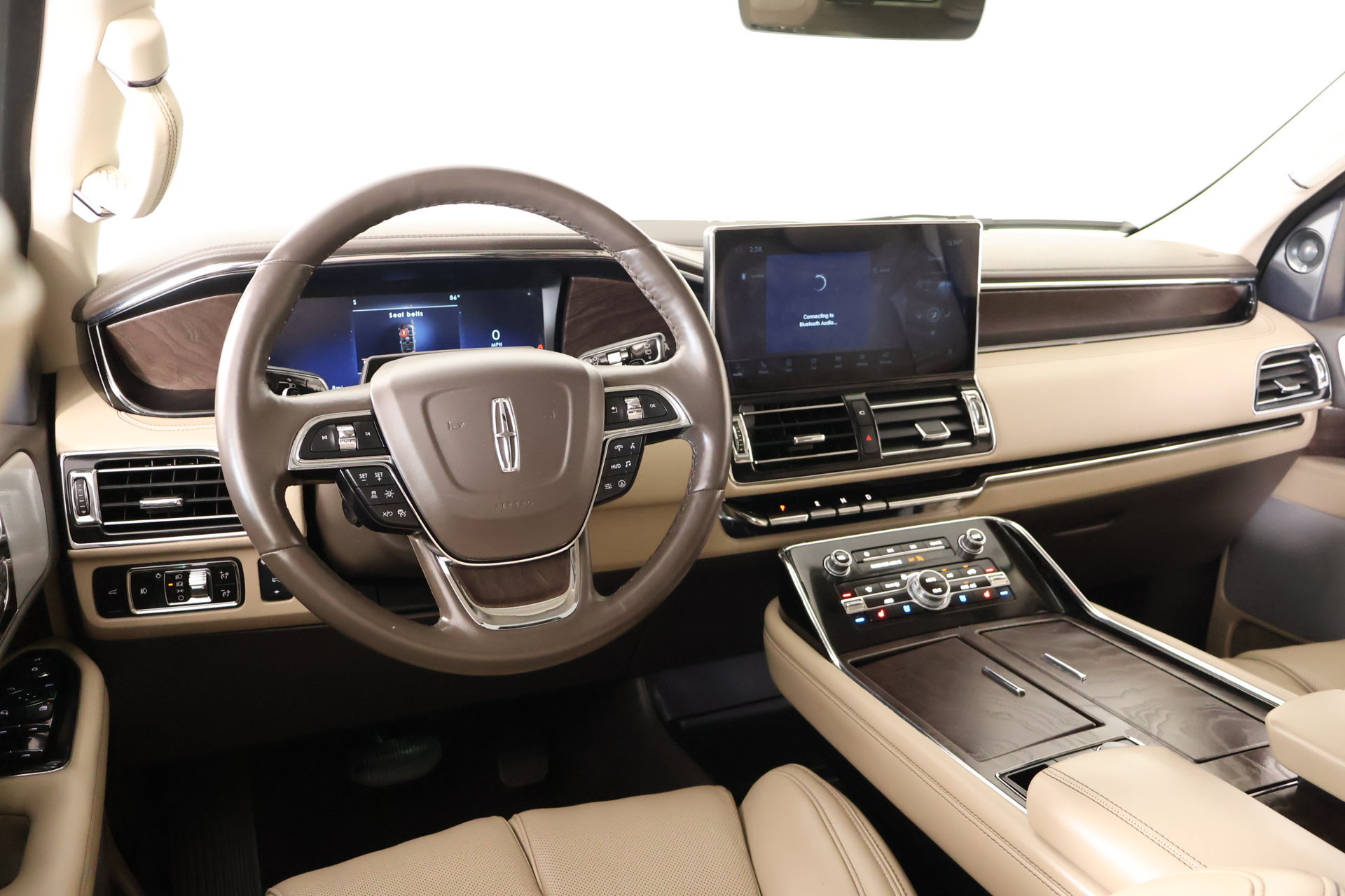 Used 2024 Lincoln Navigator Reserve AWD/4WD image 2