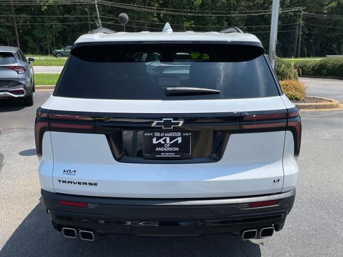 Used 2024 Chevrolet Traverse LT w/ Midnight/Sport Edition FWD image 4