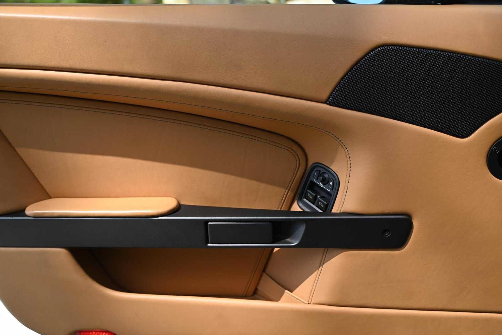 Used 2008 Aston Martin V8 Vantage Roadster RWD image 18