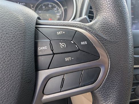 Used 2019 Jeep Cherokee Latitude w/ Popular Appearance Group FWD image 20