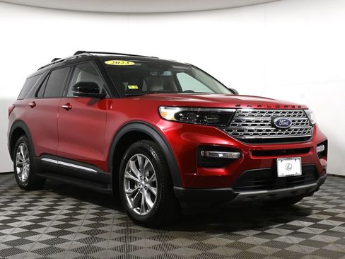 Used 2023 Ford Explorer Limited w/ Limited Technology Package AWD/4WD image 9