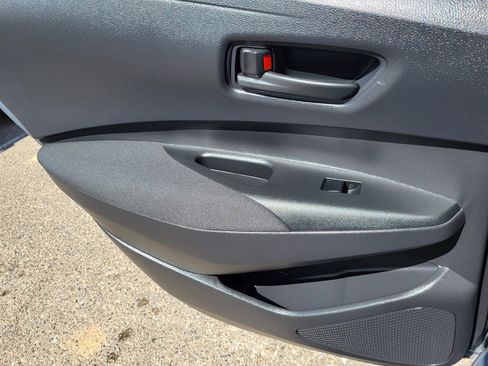 Used 2022 Toyota Corolla LE image 19