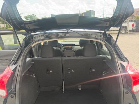 Used 2018 Nissan Kicks SV FWD image 20