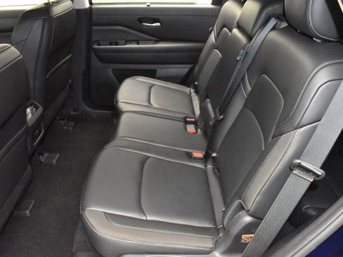 Certified 2025 Nissan Pathfinder SL AWD/4WD image 37