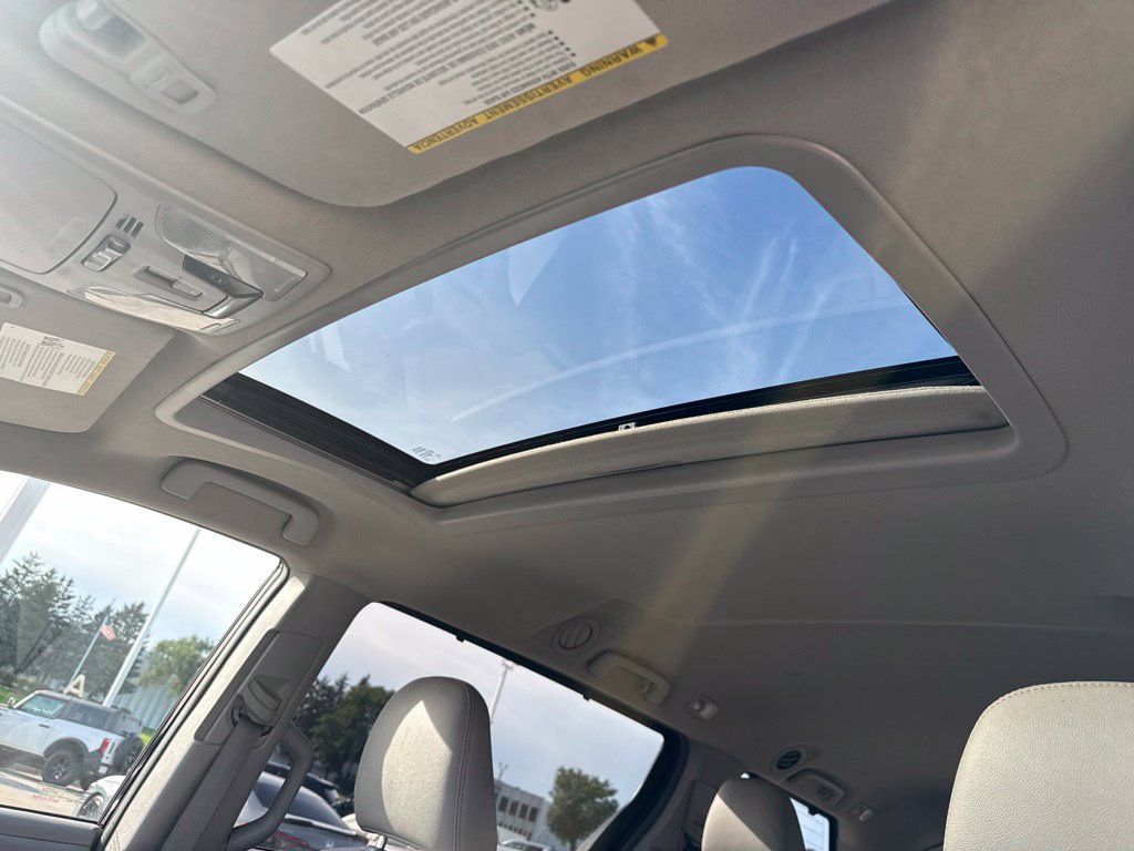 Used 2015 Toyota Sienna XLE w/ XLE Navigation Package AWD/4WD image 9