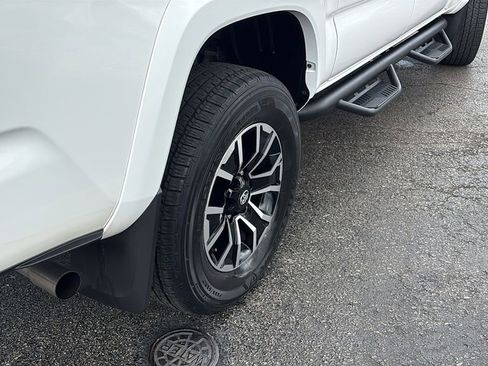Used 2022 Toyota Tacoma TRD Sport image 8