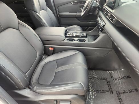 Certified 2024 Honda Pilot Touring image 18