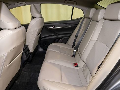 Used 2025 Toyota Camry XLE image 7