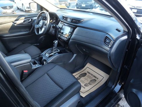 Used 2018 Nissan Rogue SV w/ Premium Package image 16