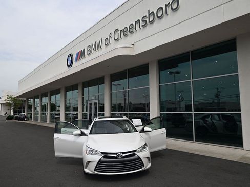 Used 2017 Toyota Camry XLE w/ Moonroof Package FWD image 31