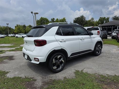 New 2025 Hyundai Venue Limited image 3