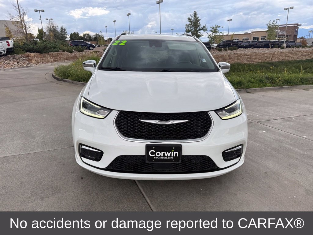 Used 2022 Chrysler Pacifica Limited FWD image 2