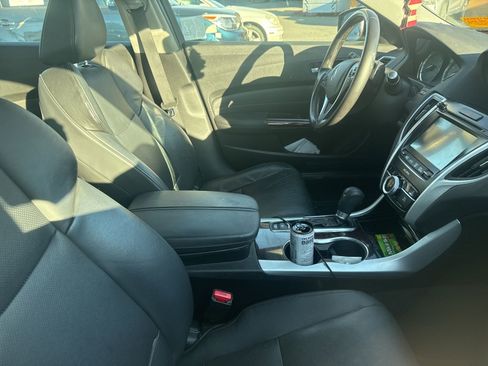 Used 2017 Acura TLX w/ Technology Package image 4